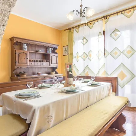 Дом отдыха Beautiful In With Sauna Пула