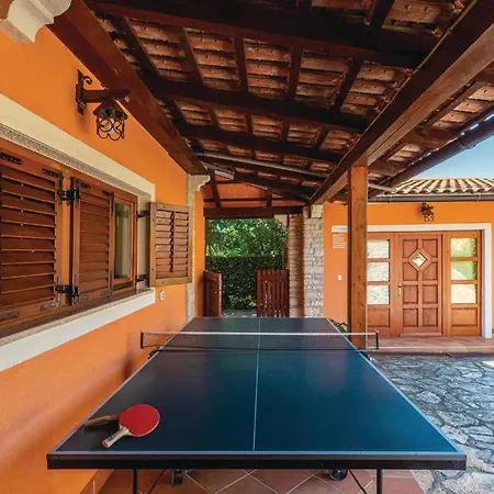 Дом отдыха Beautiful In With Sauna Пула