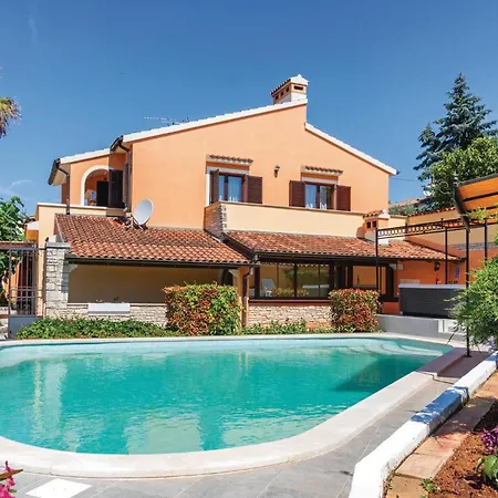 Beautiful In With Sauna Holiday home Pula