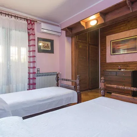 Beautiful In With Sauna Pula