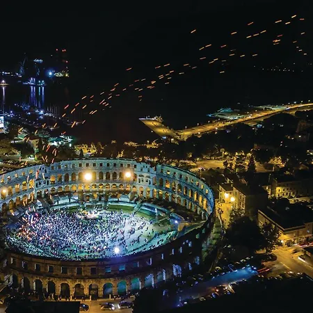 Holiday home Beautiful In With Sauna Pula