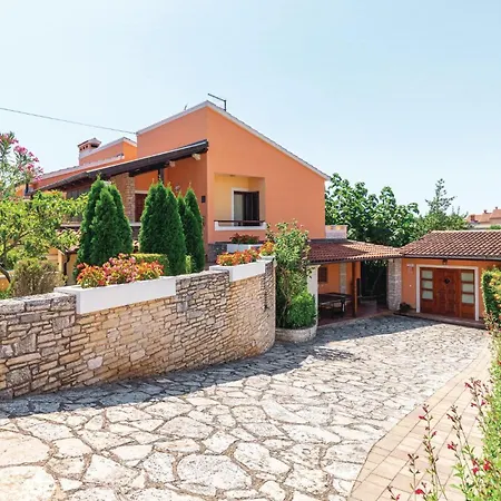 Cozy In With Outdoor Swimming Pool * Pula